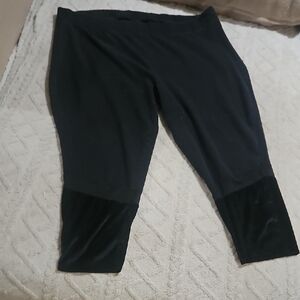 Bundle Sale | 4 For $20 | Torrid Black Velvet Accent Leggings Size 6